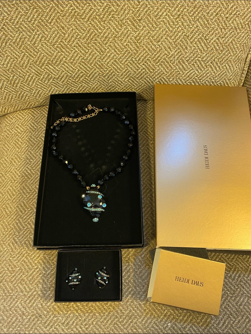 Heidi Daus Black Beaded Pendant Necklace Matching Clip-On Earrings Aqua crystal